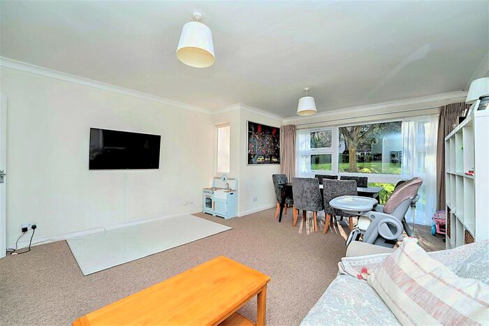 2 Bedroom Flat To Rent In Ashdown, Clivedon Court, London, W13