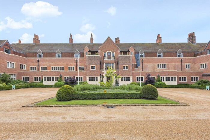 2 Bedroom Flat To Rent In King Edward Vii Apartments, Kings Drive, Midhurst, GU29