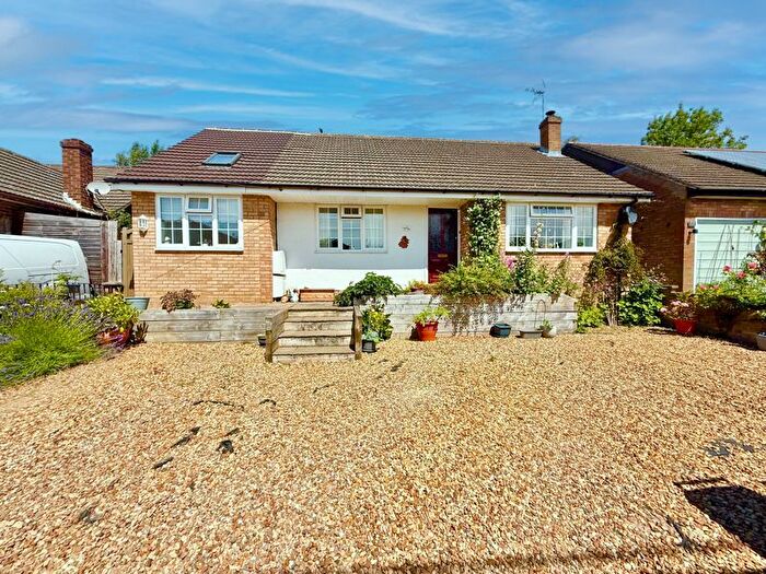 2 Bedroom Detached Bungalow For Sale In Tilsworth Road, Stanbridge, LU7