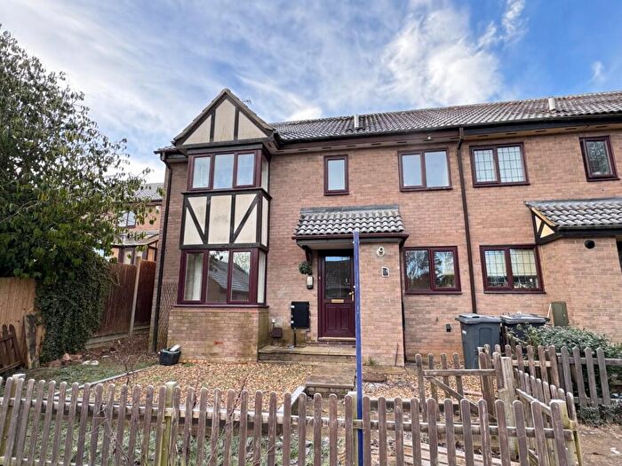 2 Bedroom Semi-Detached House To Rent In Felbrigg Close, Luton, Bedfordshire, LU2