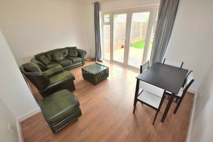 4 Bedroom Terraced House To Rent In Basingstoke Road, Reading, RG2