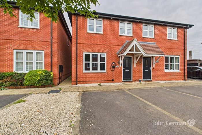 3 Bedroom Semi-Detached House For Sale In De Herle Lane, Hugglescote, LE67