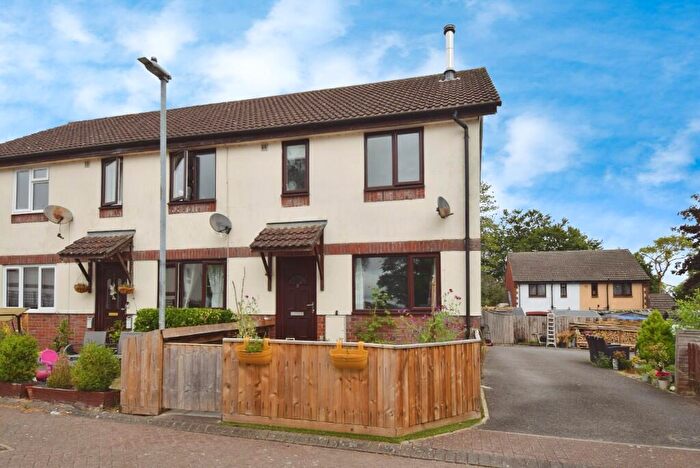 3 Bedroom End Of Terrace House For Sale In Walnut Close, Netheravon, SP4