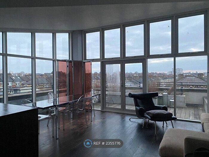 3 Bedroom Flat To Rent In Ferndale Road, London, SW4