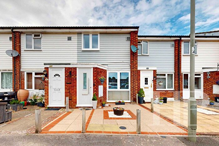 2 Bedroom Terraced House For Sale In Tanyard Way, Horley, RH6