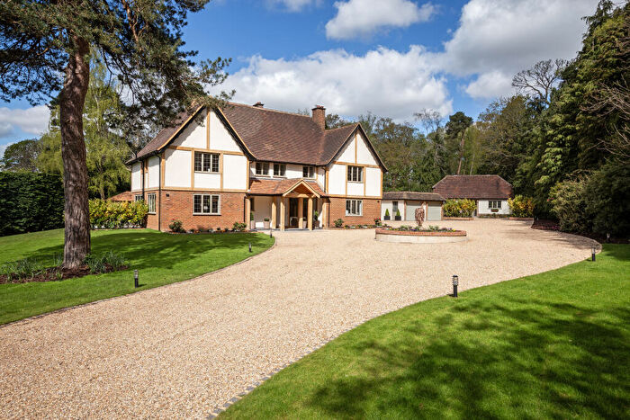 8 Bedroom Detached House For Sale In Compton Way, Farnham, GU10