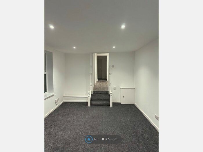 2 Bedroom Flat To Rent In Rear Hoxton Road, Torquay, TQ1