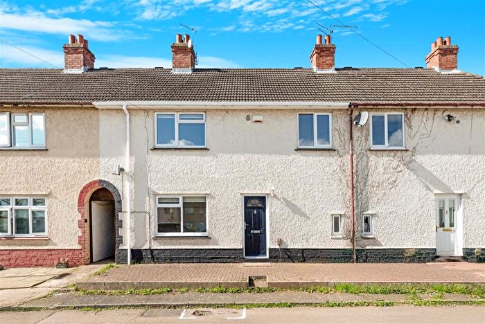 3 Bedroom Terraced House For Sale In Lilford Place, Kettering, Northamptonshire, NN16