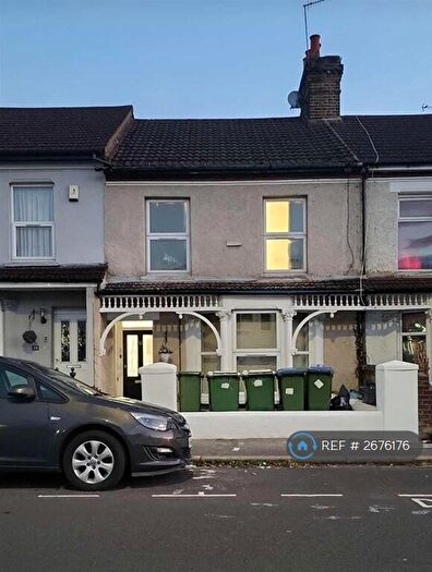 2 Bedroom Flat To Rent In Gilbert Road, Belvedere, DA17