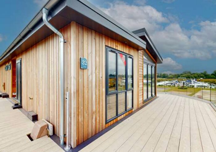 2 Bedroom Lodge For Sale In , Windsor, SL4