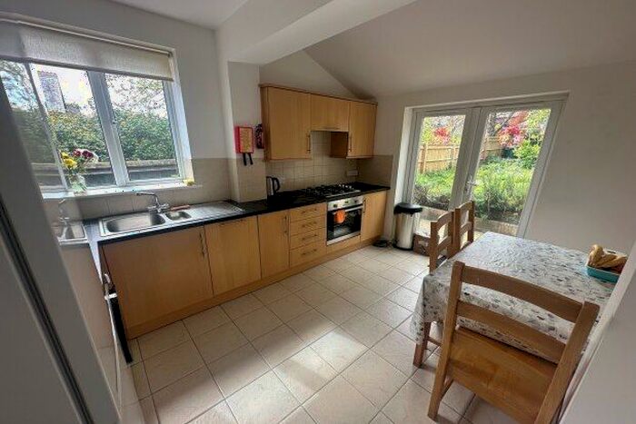 2 Bedroom Property To Rent In Southfield Road, Oxford, OX4