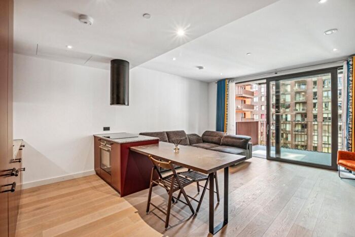 2 Bedroom Flat To Rent In Legacy Building, Viaduct Gardens, SW11