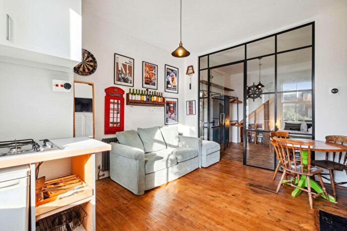 1 Bedroom Flat For Sale In Marjorie Grove, Battersea, SW11