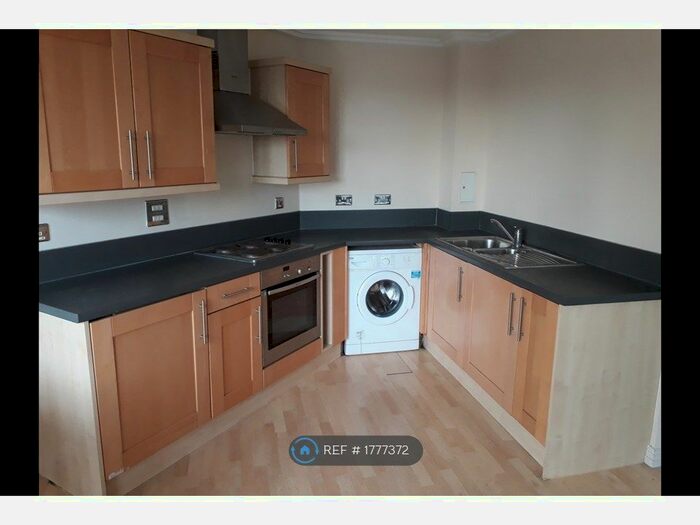 2 Bedroom Flat To Rent In Trentham Court, London, W3