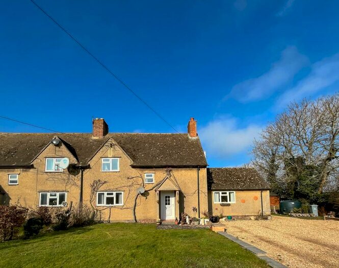3 Bedroom Semi-Detached House For Sale In Lew, Bampton, OX18