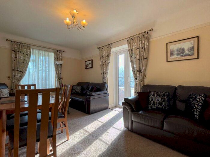 2 Bedroom Flat To Rent In Rutland Court -, P17
