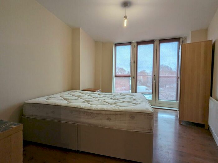 2 Bedroom Flat To Rent In Lee Bank Middleway, Birmingham, West Midlands, B15