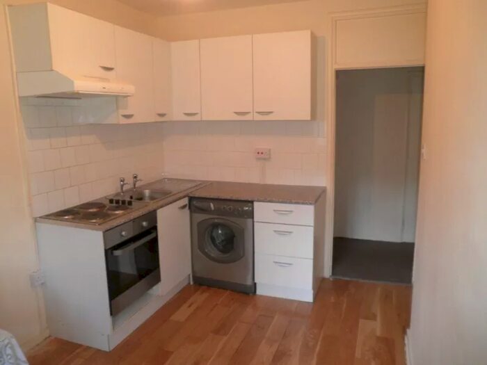 2 Bedroom Flat To Rent In Aldrington Road, Streatham, Wandsworth SW16