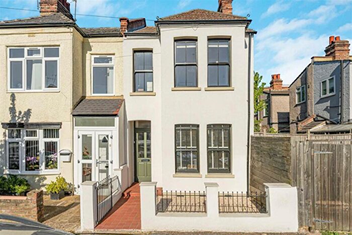 3 Bedroom End Of Terrace House For Sale In Chaucer Road, Walthamstow, E17