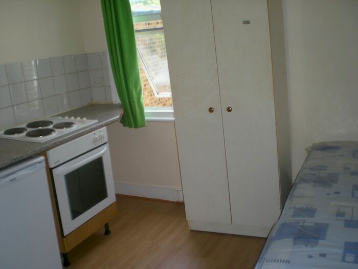 Studio To Rent In Dongola Road, London, N17