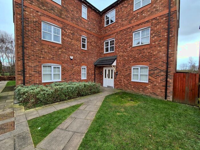 2 Bedroom Flat To Rent In Fernbeck Close, Farnworth, Bolton, BL4