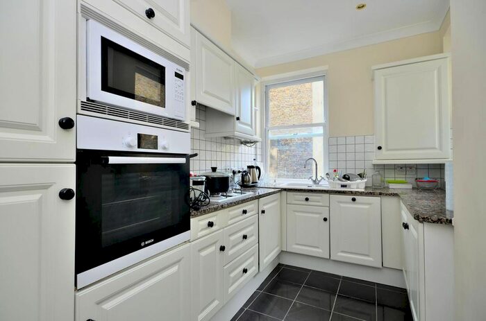 3 Bedroom Flat To Rent In Eastcastle Street, Fitzrovia, London, W1T