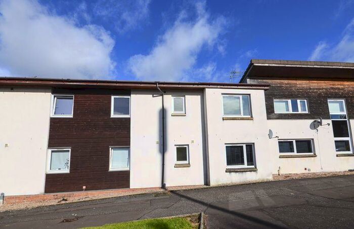 3 Bedroom Flat To Rent In Lennox Court, Kilsyth, G65
