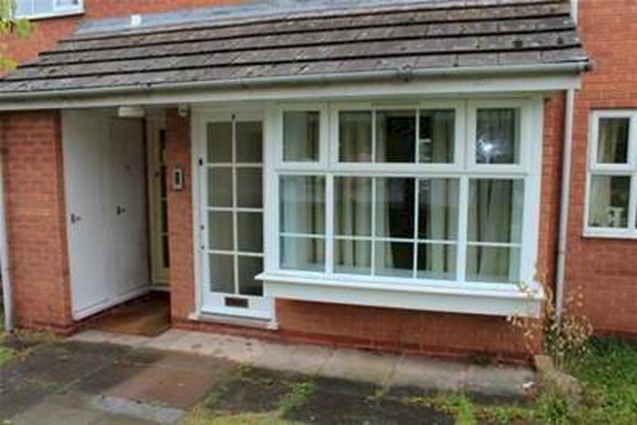 2 Bedroom Maisonette Flat To Rent In Queens Court, Stratford Upon Avon, CV37