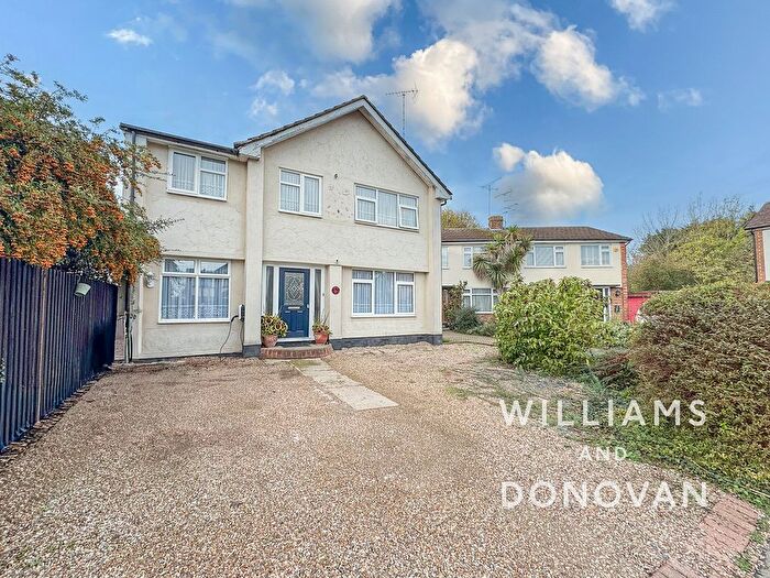 5 Bedroom Detached House For Sale In Englefield Close, Hawkwell, SS5