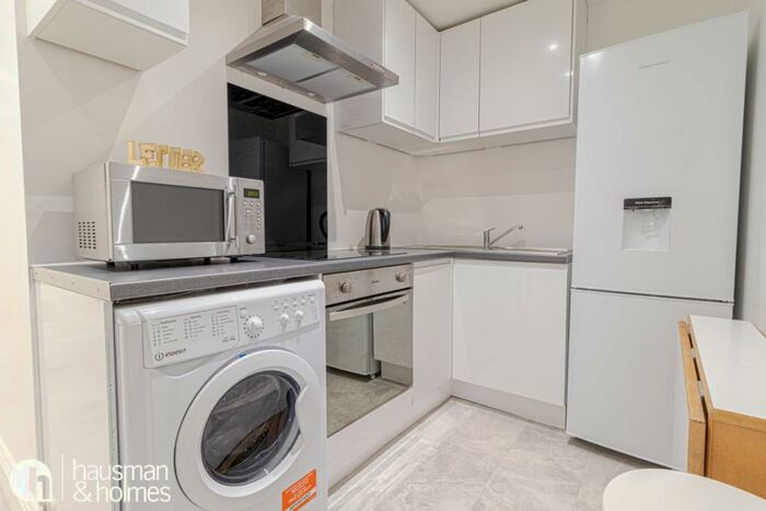Flat To Rent In Holders Hill Avenue, Hendon, NW4