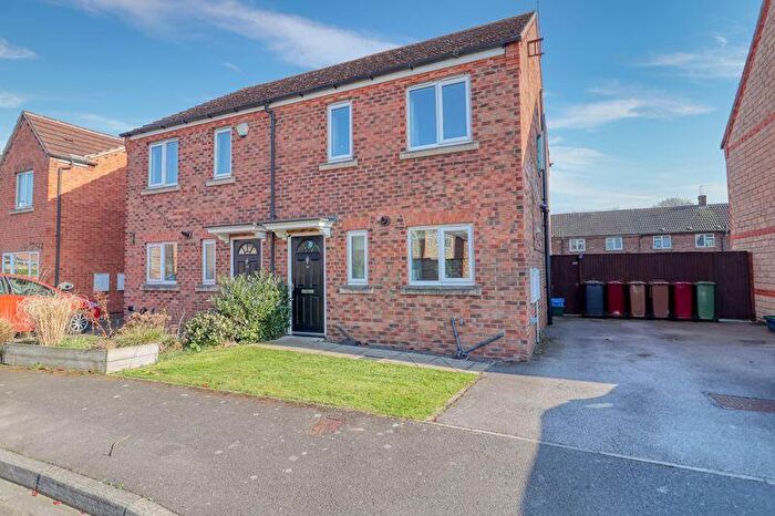3 Bedroom Semi-Detached House For Sale In Queens Drive, Scunthorpe, DN17