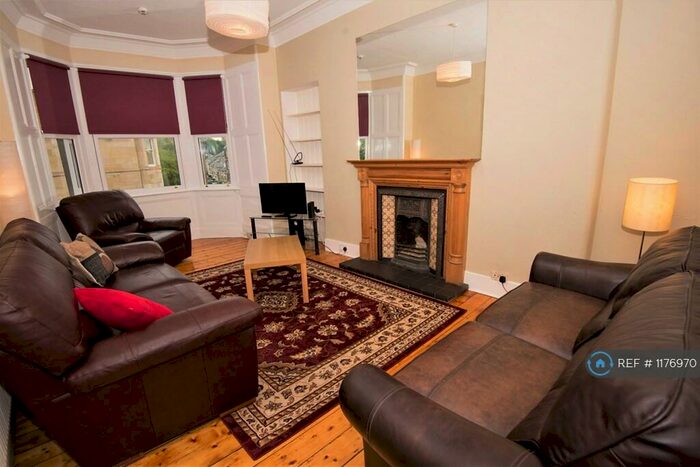 4 Bedroom Flat To Rent In Harrison Gardens, Edinburgh, EH11