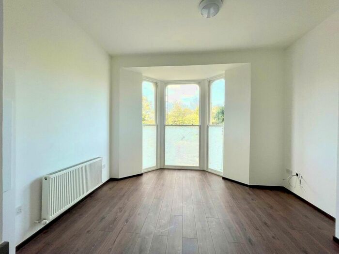 1 Bedroom Flat To Rent In Overcliffe, Gravesend, DA11