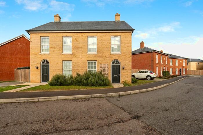 3 Bedroom Semi-Detached House For Sale In Oak Avenue, Loddon, Norwich, NR14