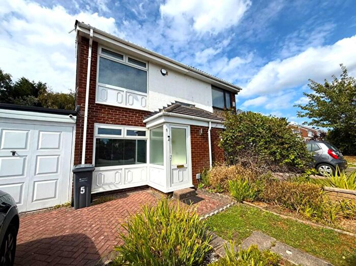 2 Bedroom Semi-Detached House For Sale In The Links, Manchester, M40