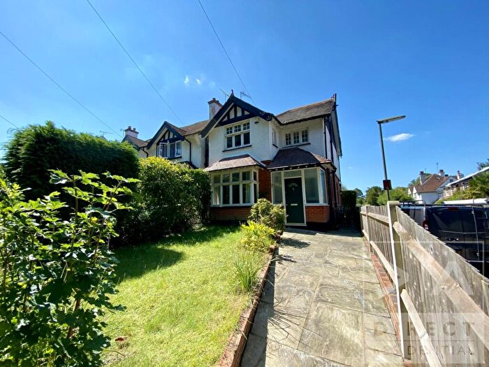 3 Bedroom Detached House To Rent In Reigate Road, Leatherhead, KT22