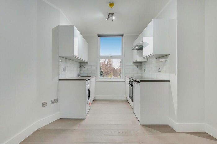 Studio To Rent In Golders Green Road, London, NW11