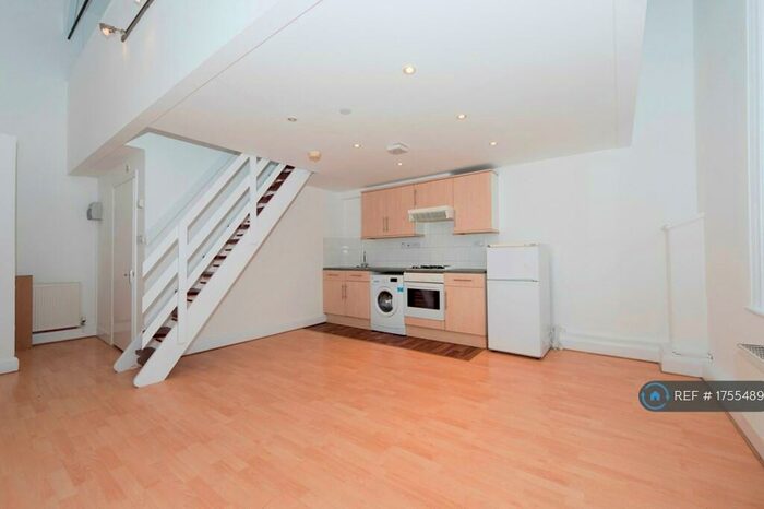 1 Bedroom Flat To Rent In Uplands Close, London, SE18