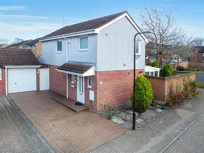 3 Bedroom Detached House For Sale In Stokenchurch Place, Bradwell Common, Milton Keynes, MK13