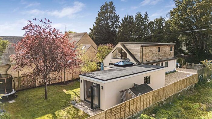 4 Bedroom Bungalow For Sale In Barn Way, Cirencester, Gloucestershire, GL7