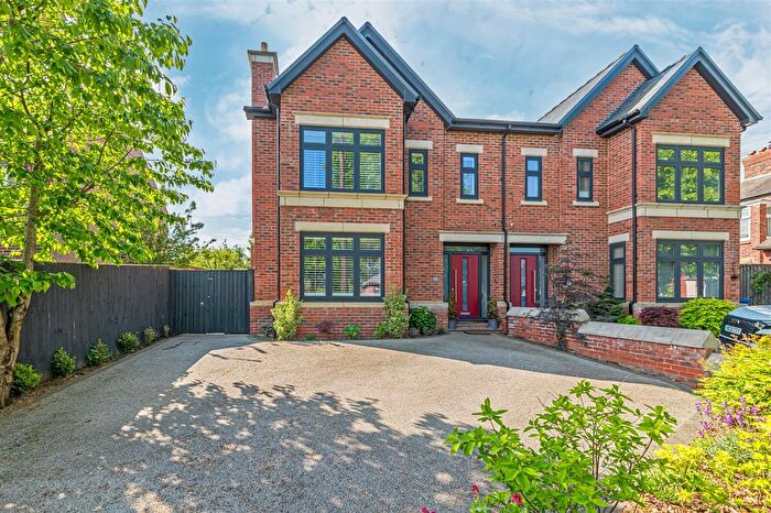 5 Bedroom Semi-Detached House To Rent In Grappenhall Road, Stockton Heath, WA4