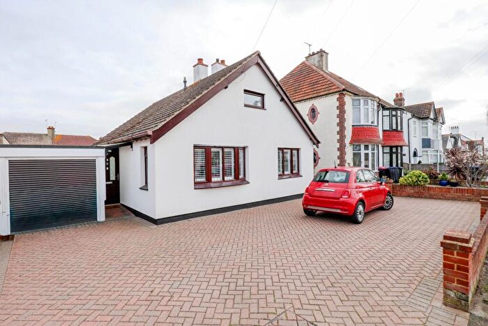 2 Bedroom Detached Bungalow For Sale In Scarborough Drive, Leigh-On-Sea, SS9