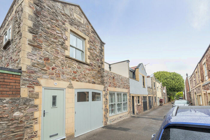 2 Bedroom Mews To Rent In Clifton, Bristol, BS8