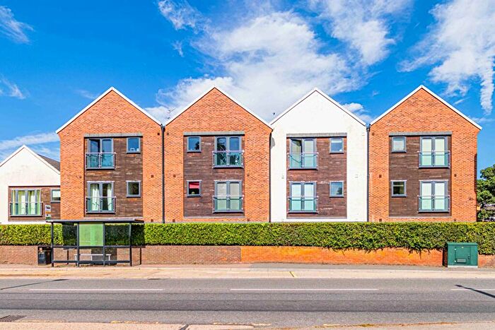 2 Bedroom Apartment To Rent In Green View, Leaside, HP2