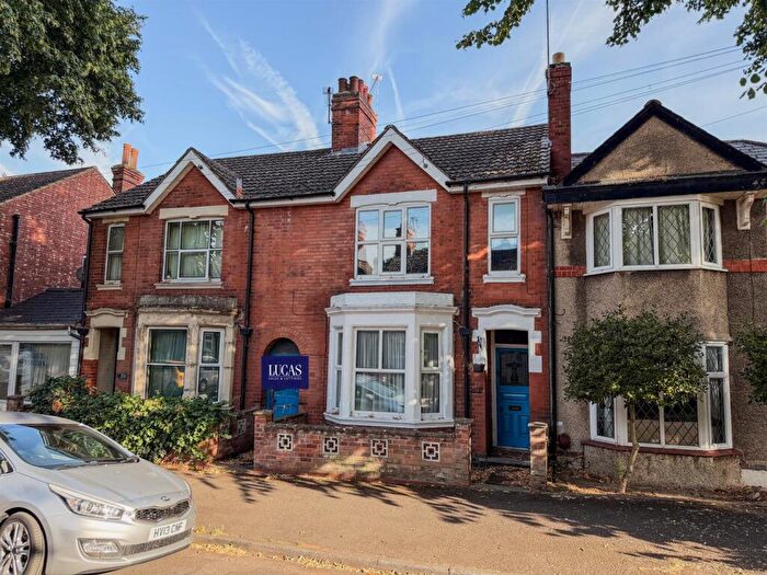 3 Bedroom Terraced House For Sale In Kingsley Avenue, Kettering, NN16