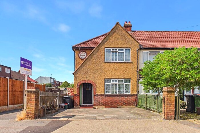 3 Bedroom End Of Terrace House For Sale In Hartfield Road, Chessington, Surrey., KT9