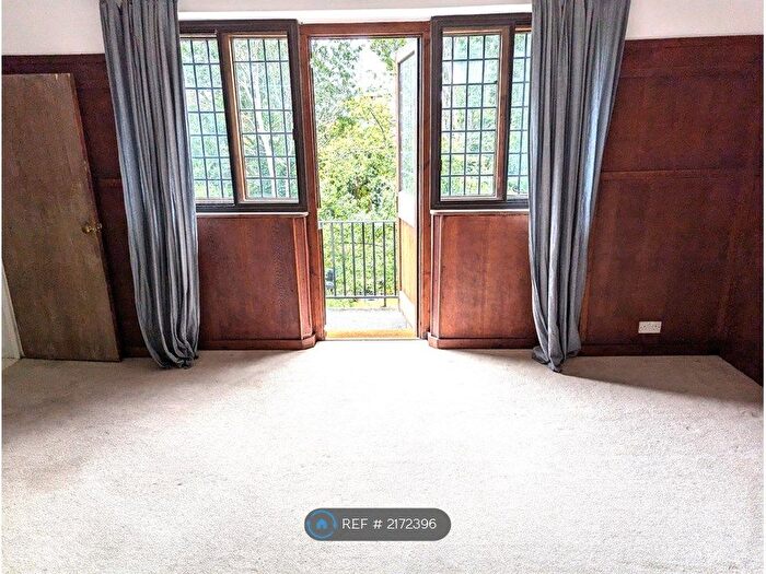 2 Bedroom Flat To Rent In Champion Hill, London, SE5