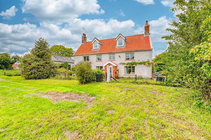 4 Bedroom Detached House For Sale In Low Road, Billingford, IP21