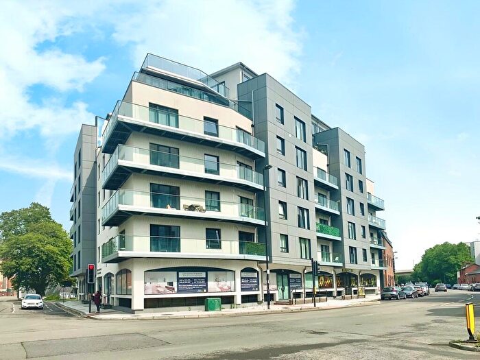 1 Bedroom Apartment For Sale In Royal Crescent Road, Southampton, SO14