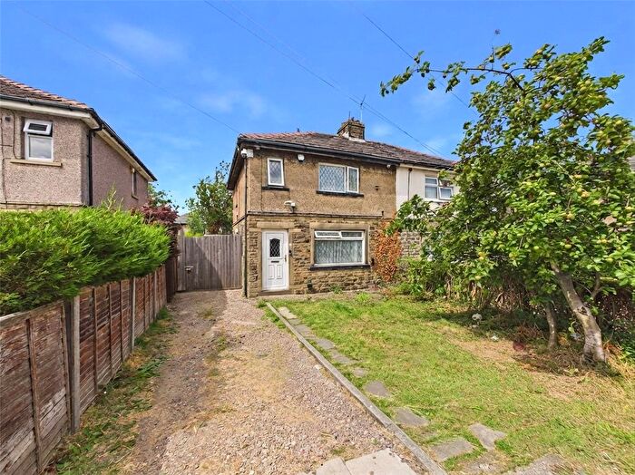 3 Bedroom Semi Detached House For Sale In Thornsgill Avenue, Bradford, West Yorkshire, BD4